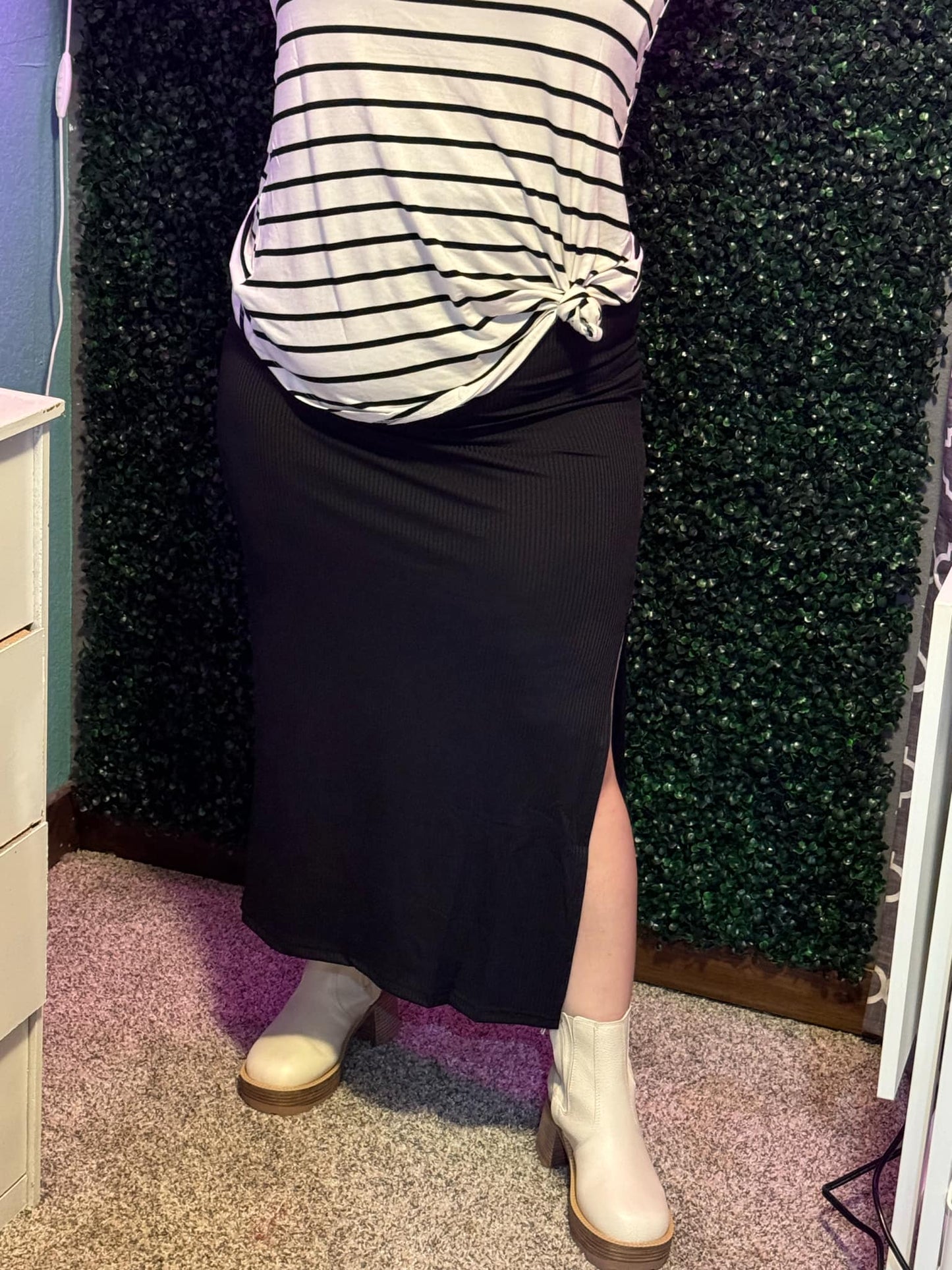 RIBBED KNIT MIDI SKIRT WITH SLIT