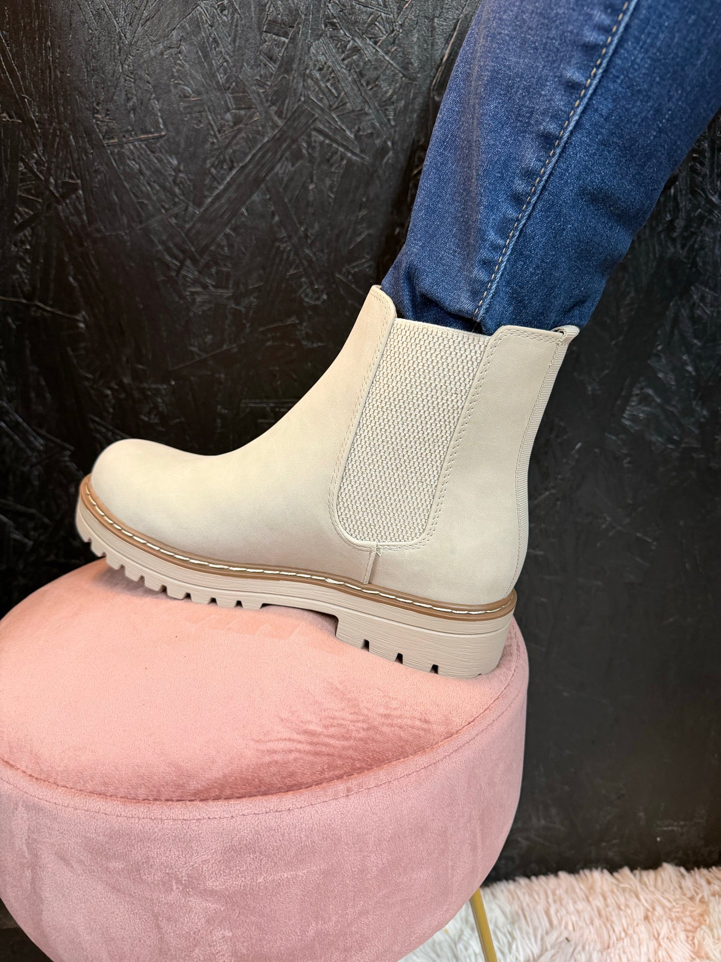 LUG SOLE CHELSEA BOOTS